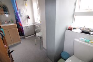 Shower room- click for photo gallery